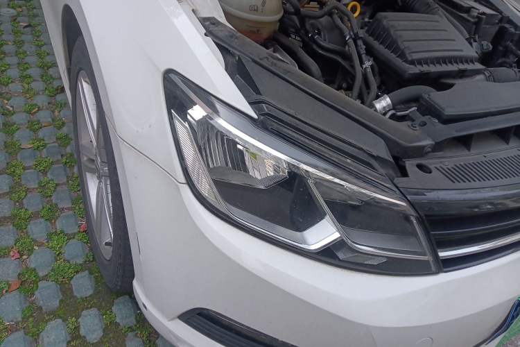 Used Volkswagen Lamando 2018 280TSI DSG Comfort Edition Right Front Headlight