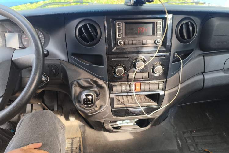 Used Iveco Eurocargo 2021 2.0T Manual Super-Rui Short Wheelbase High-Roof Side-Sliding Door F1A