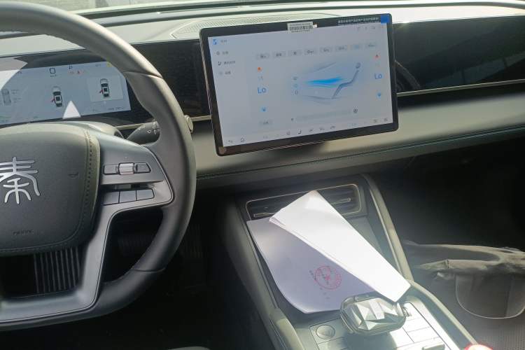 Used BYD Qin L 2025 DM-i Smart Drive 120KM Superior Model Audio And AC Panel