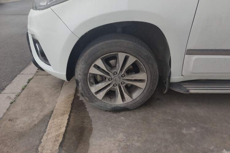 Used Chery Tiggo 3 2015 1.6L CVT ZhiShang Commemorative Edition
