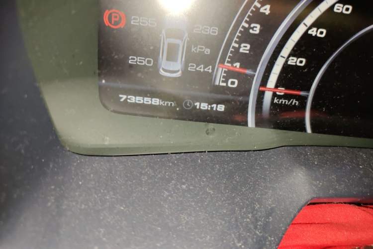 Used Wey VV7 2017 2.0T Flagship Model Odometer Close Up