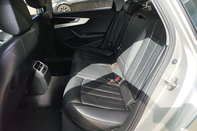 Used Audi A4L 2018 30th Anniversary Edition 40 TFSI Fashion Model
