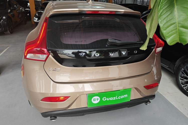 Used Volvo V40 2015 1.6T Zhiyi Edition
