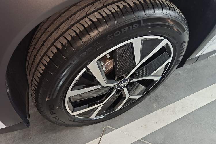 Used BYD Song L DM-i 2025 Intelligent Driving Version 160 km Beyond-Range Type Exterior 4