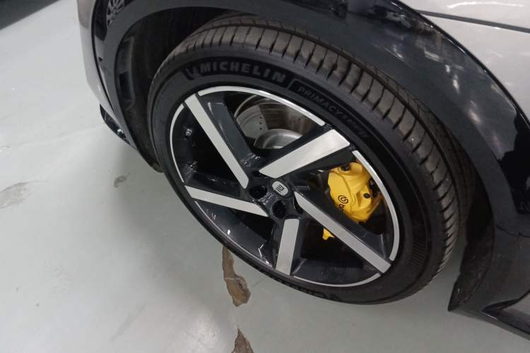 Used Xiaomi Auto YU7 2025 Ultra-Long Range High-Performance All-Wheel-Drive Max Edition Exterior 4