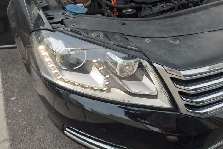 Used Volkswagen Magotan 2013 1.8TSI Luxury Model Right Front Headlight