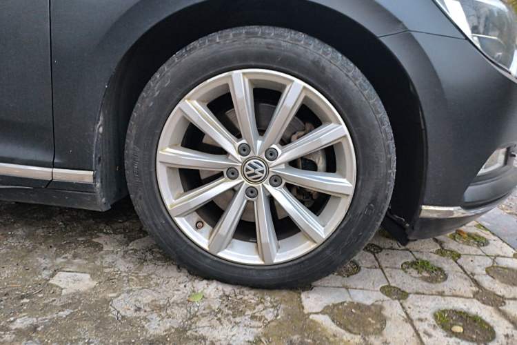 Used Volkswagen Magotan 2018 330TSI DSG Advanced Model Right Front Wheel Hub