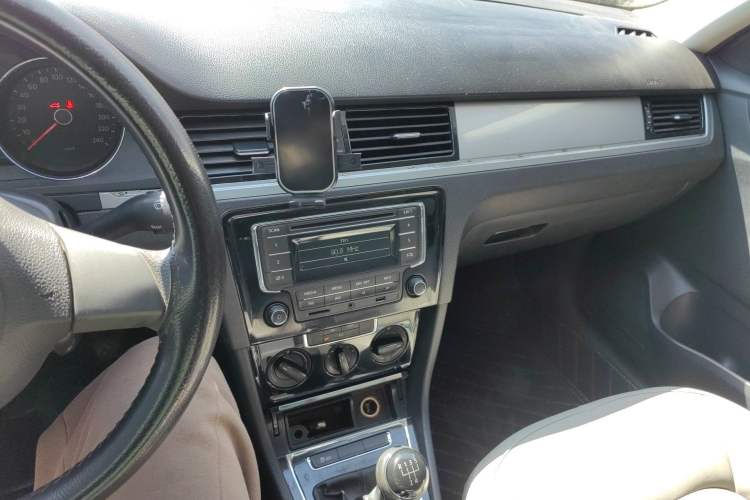 Used Volkswagen Bora 2013 1.6L Manual Fashion Edition
