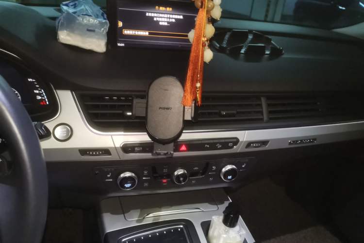 Used Audi Q7 2018 45 TFSI Technology Edition Audio And AC Panel