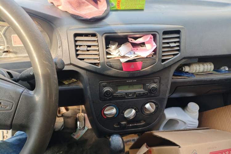 Used BAIC Weiwang 306 2011 1.3L base model 7 seats Audio And AC Panel