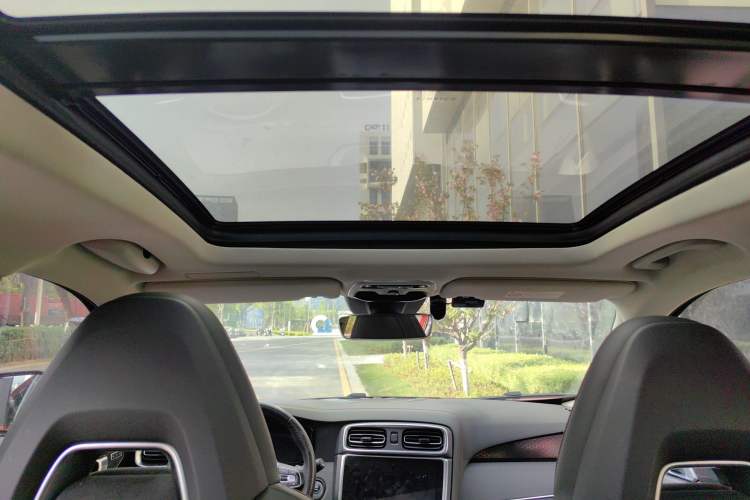 Used Lynk & Co 01 2019 2.0T Four-Wheel Drive Genie Pro Version China VI Standard Headliner