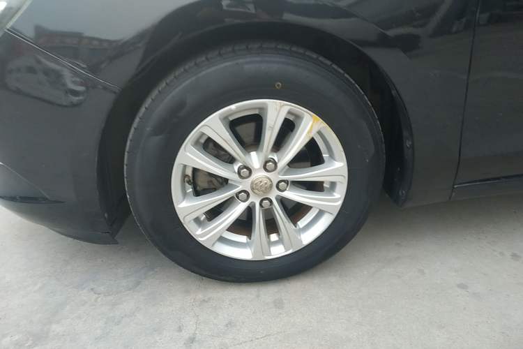 Used Buick GT 2015 15N Automatic Entry-Level Trim Left Front Wheel Hub