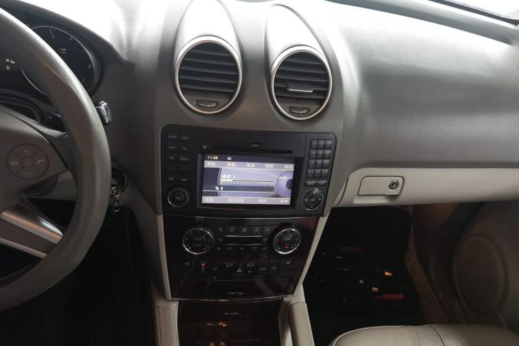 Used Mercedes-Benz M-Class 2010 ML 350 4MATIC Luxury Model
