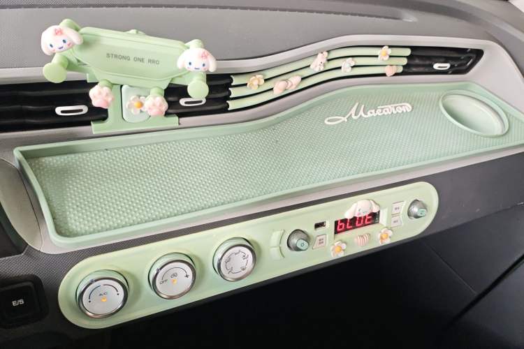 Used Wuling Hongguang MINIEV 2021 Macaron Sandwich Model 170 km Lithium Iron Phosphate