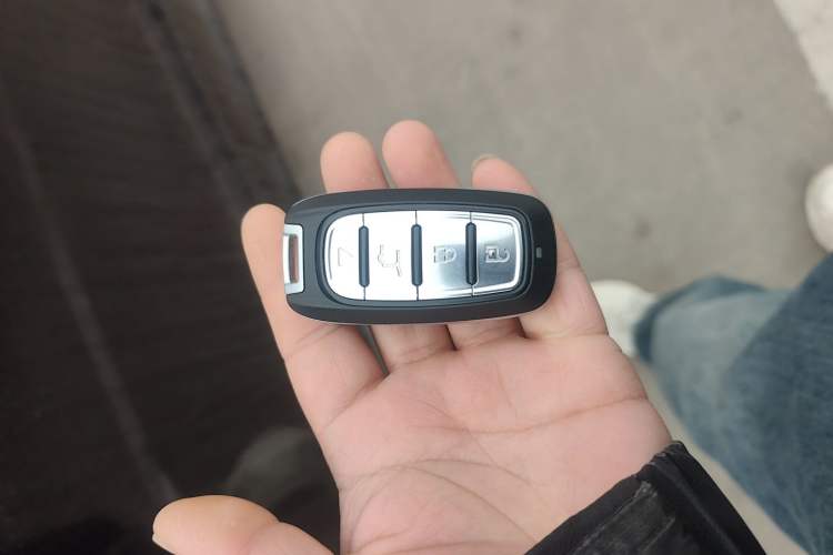 Used BYD M6 2015 2.4L Automatic Luxury Model