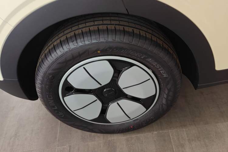 Used Geely Galaxy Geome 2026 Model 310km Youth Edition Right Rear Wheel Hub