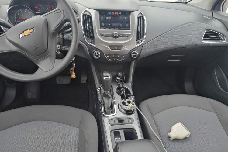 Used Chevrolet Cruze 2017 1.5L Automatic Pioneer Sunroof Edition Center Console