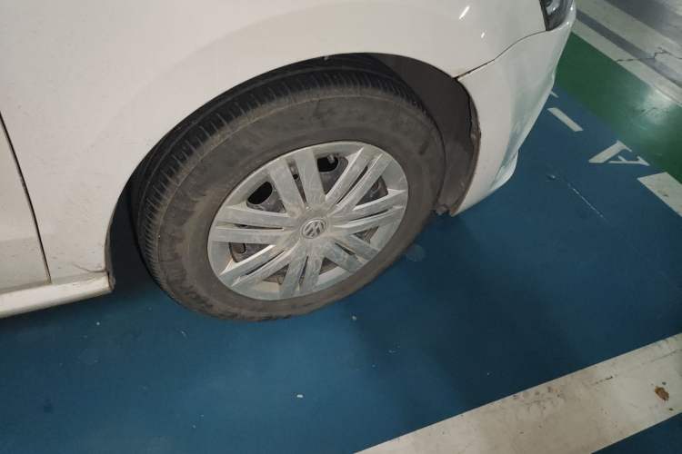 Used Volkswagen Polo 2016 1.4L Manual Fashion Model Right Front Wheel Hub