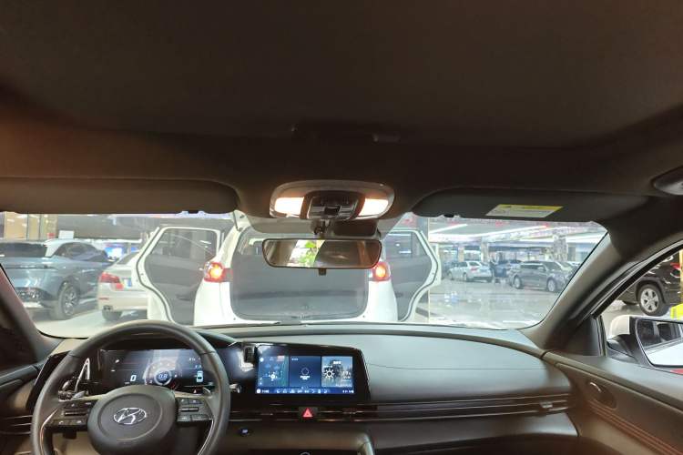 Used Hyundai Elantra 2022 240TGDi DCT LUX Prestige Edition
