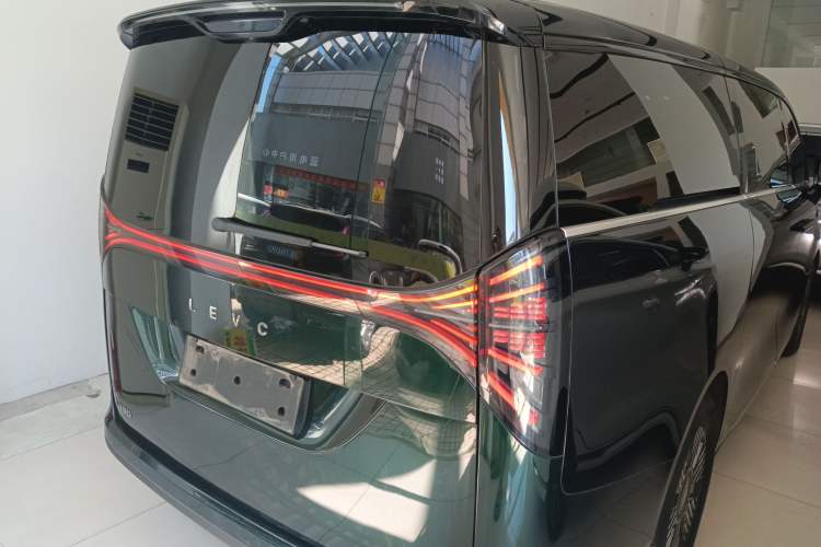 Used Geely Galaxy LEVC L380 2024 140-Degree 6-Seater All-Wheel-Drive Ultra