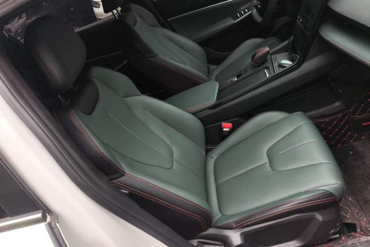 Used Geely Auto Emgrand X7 Sport 2024 1.5TD Dragon Edition Right Front Seat