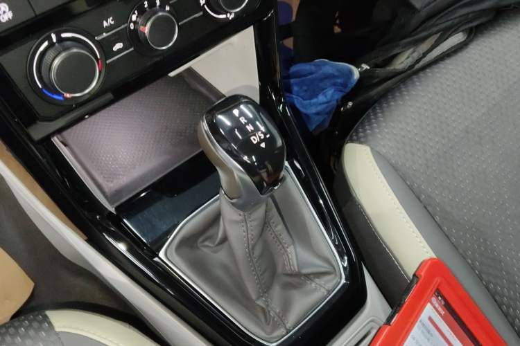 Used Volkswagen Tacqua 2020 1.5L Automatic Yue Gear Lever