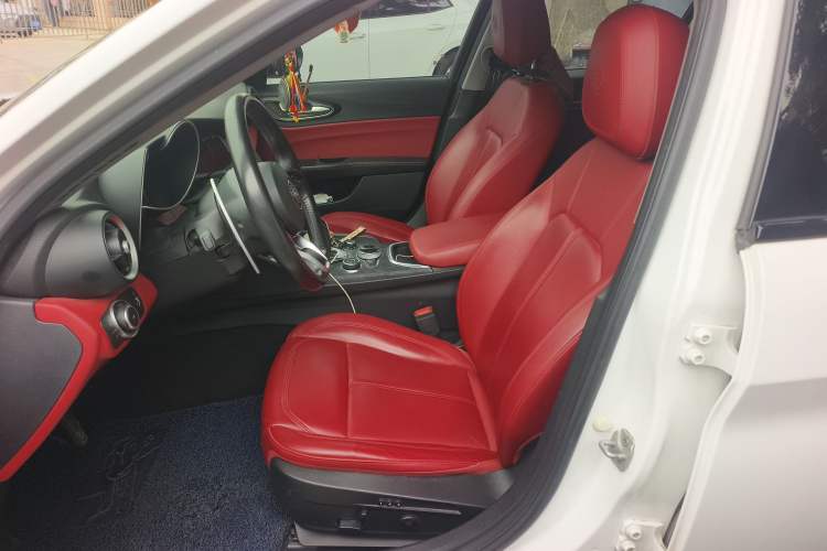 Used Alfa Romeo Giulia 2020 2.0T 280HP Midnight Phantom Limited Edition Left Front Seat