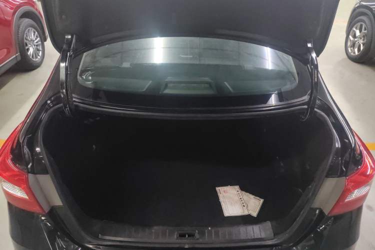 Used Nissan Sylphy 2019 1.6XV CVT Smart Connect Luxury Edition China VI Standard Trunk