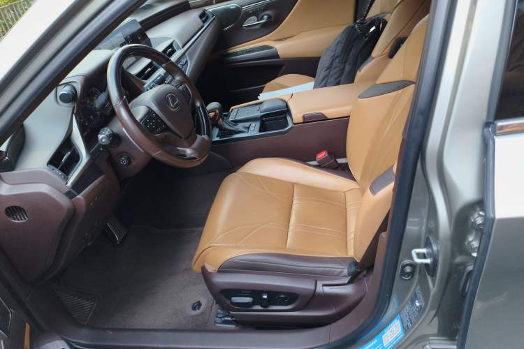 Used Lexus ES 2020 300h Executive Edition
