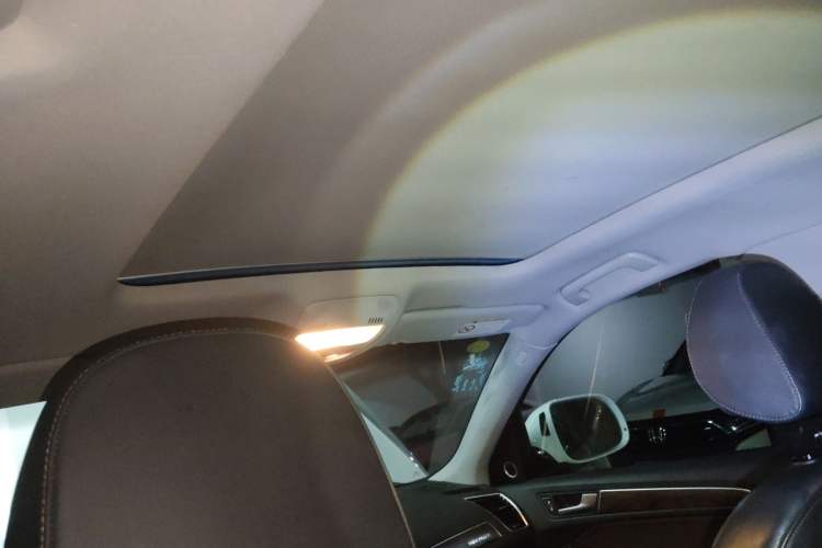 Used Audi Q5 2016 40 TFSI Comfort Model Headliner