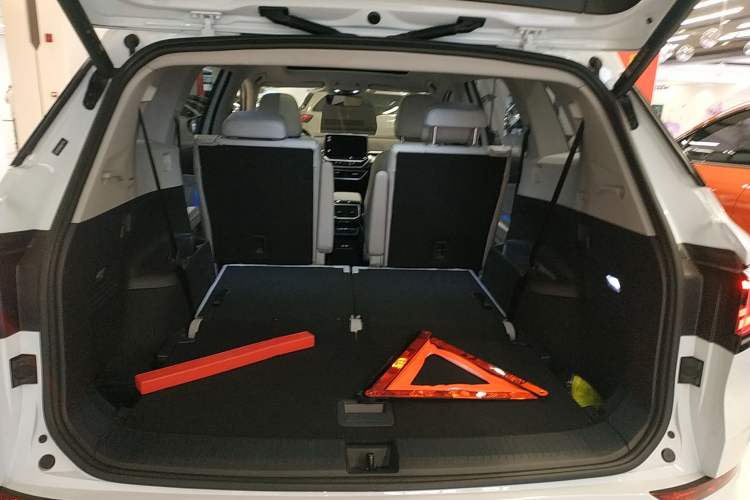 Used Volkswagen ID.6 X 2022 Kinergy Four-Wheel Drive Edition Trunk