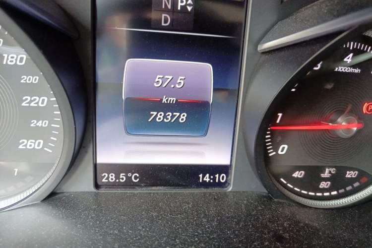 Used Mercedes-Benz C-Class 2016 C 200 L Sport Edition Odometer Close Up