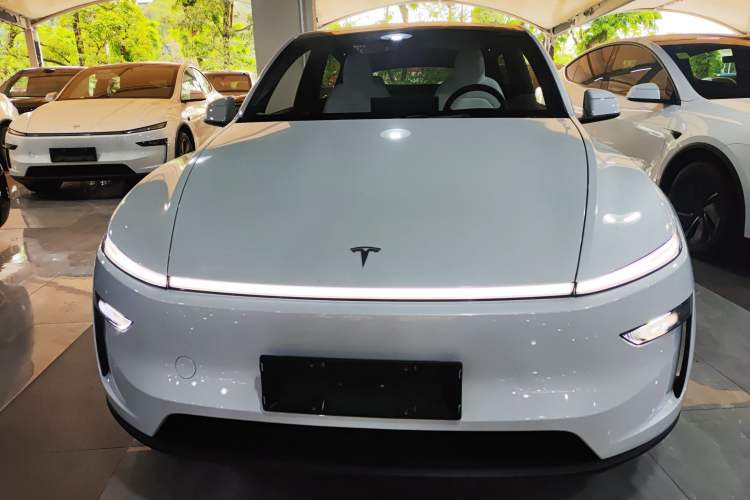 Used Tesla Model Y 2026 Facelifted Long-Range Rear-Drive Model Front