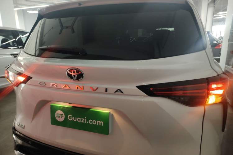 Used Toyota Granvia 2024 2.5L Hybrid Prestige PLUS Four-Wheel Drive Version Rear