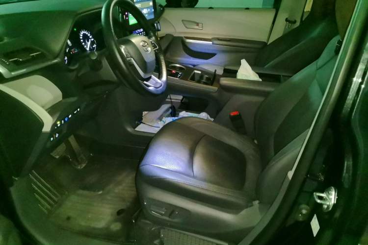 Used Toyota Sienna 2023 2.5L Hybrid Comfort Edition