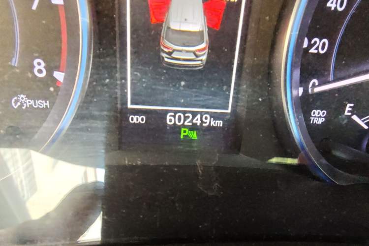 Used Toyota Highlander 2018 2.0T Four-Wheel Drive Luxury Version 7 Seats China VI Standard Odometer Close Up