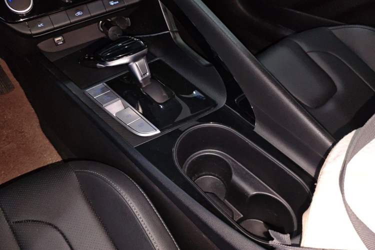 Used Hyundai Elantra 2023 1.5L CVT GLX Elite Edition Gear Lever