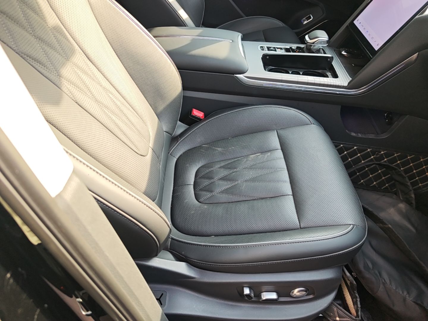 Hongqi HS7 PHEV 2024 2.0T PHEV Four-Wheel Drive Flagship Edition 7 Seats — снимка 19