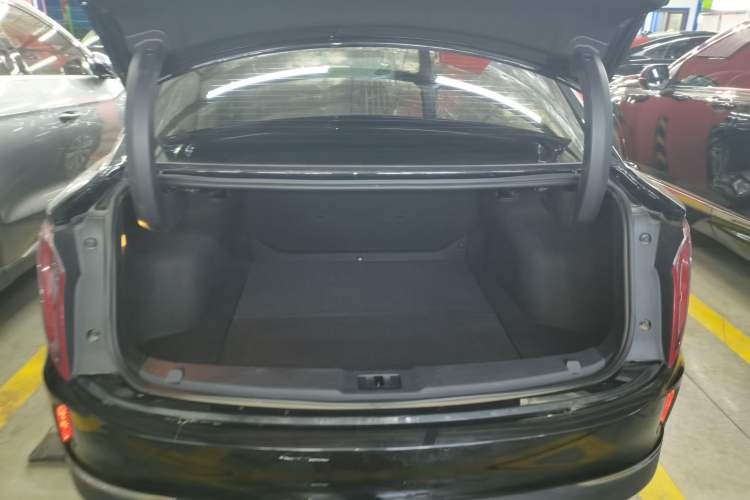 Used Hongqi E-QM5 2022 431 km Charge & Enjoy Edition
