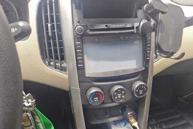Used Baojun 630 2013 1.5L manual standard version