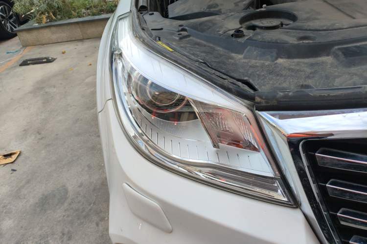 Used Haval H9 2017 2.0T Gasoline 4x4 Premium 5-Seater Right Front Headlight