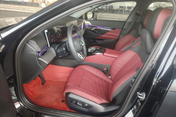 Used BMW 5 Series 2025 530Li Luxury Edition M Sport Package Left Front Seat