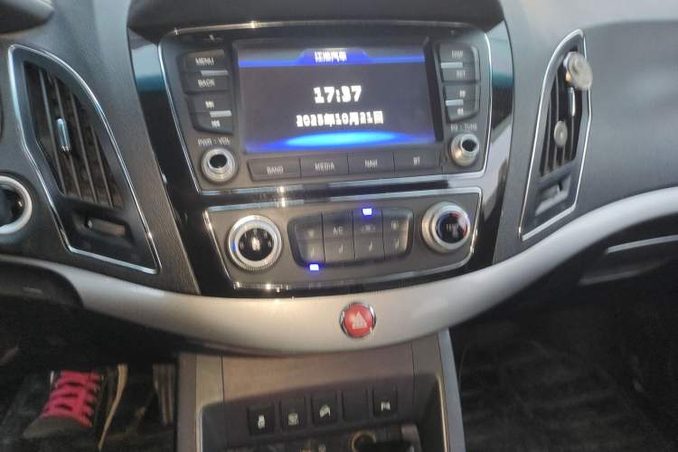 Used JAC Group Refine S5 2015 2.0T Automatic Luxury Edition
