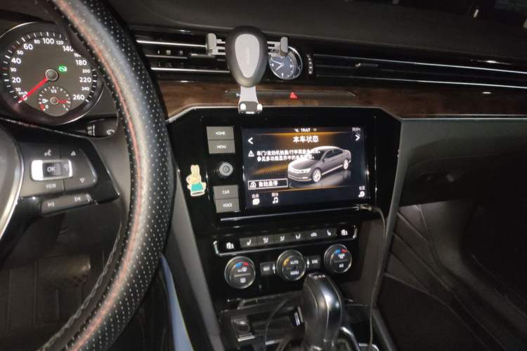 Used Volkswagen Magotan 2019 330TSI DSG Luxury Version China VI Standard Audio And AC Panel