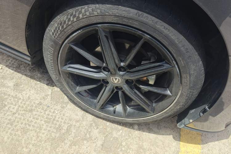 Used CHANGAN UNI-V 2022 1.5T Prestige Version Right Front Wheel Hub