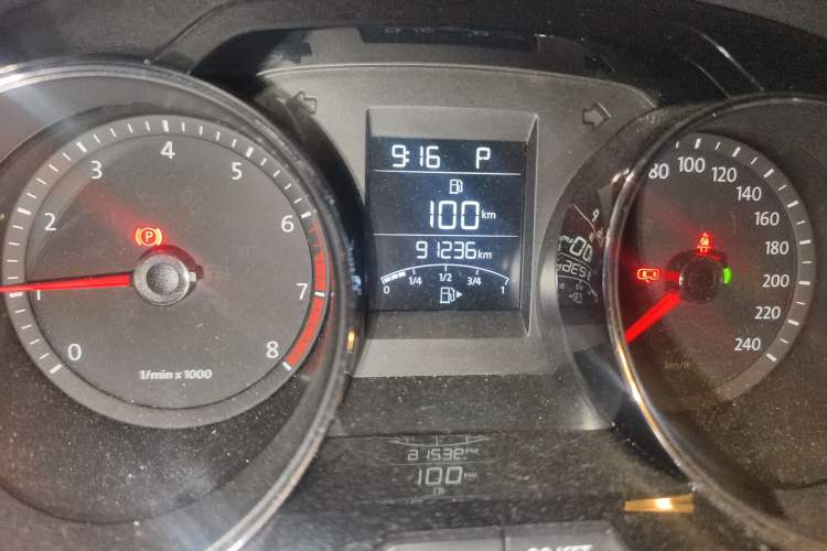 Used Volkswagen Bora 2014 1.6L Automatic Comfort Model Odometer Close Up