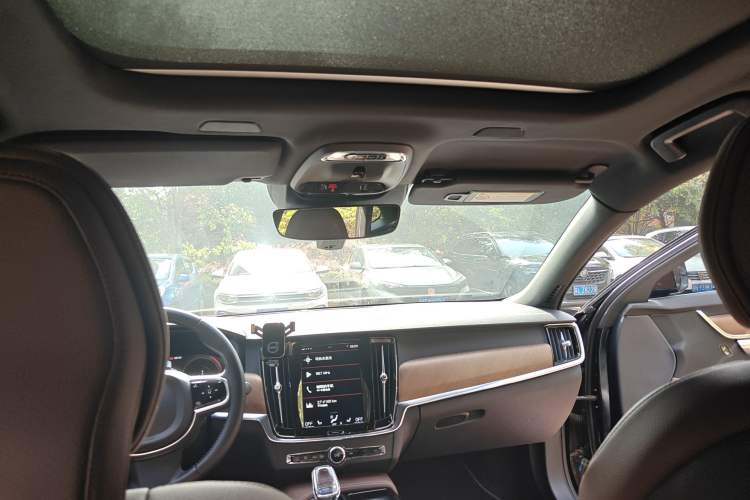 Used Volvo S90 New Energy 2021 T8 eDrive Hybrid Zhiyi Luxury Edition
