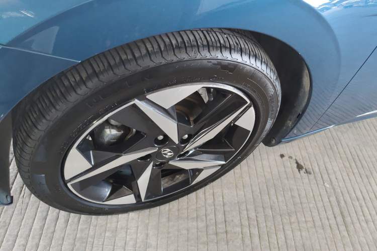 Used Hyundai Elantra 2021 1.5L CVT LUX Prestige Edition
