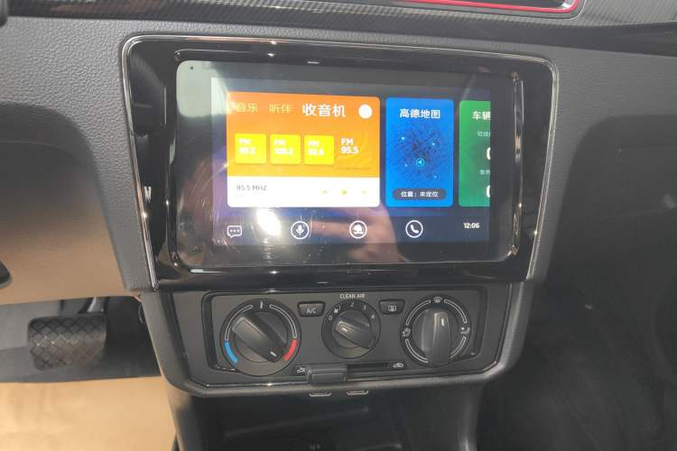 Used Skoda Rapid Spaceback 2020 1.5L Automatic Comfort Edition Audio And AC Panel