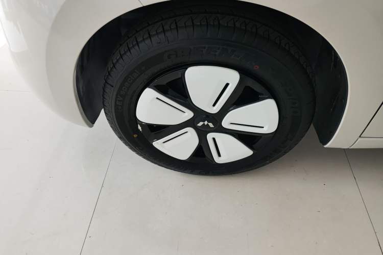Used Wuling Hongguang MINIEV 2025 Four-Door Version Advanced Edition Left Front Wheel Hub